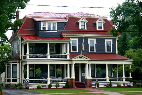 Carriage House Inn (230 University St.). Fredericton, NB.