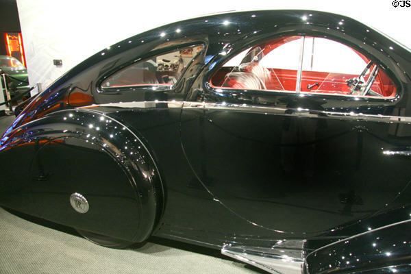 Round door & rear wheel covers of Rolls-Royce Phantom I Aerodynamic Coupe (1925/34) at Petersen Automotive Museum. Los Angeles, CA.