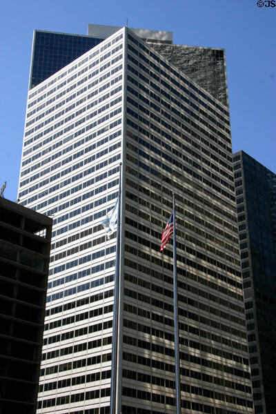 200 South Wacker Drive (1981) (38 floors). Chicago, IL. Architect: Harry Weese Assoc..