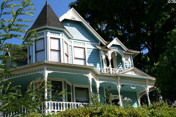 Charles Huntley House (1896) (916 Washington St.). Oregon City, OR. Style: Queen Anne.