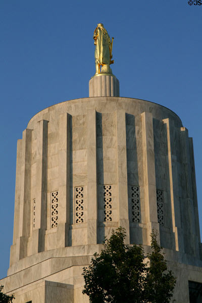 Cylindrical marble dome of Oregon State Capitol. Salem, OR.