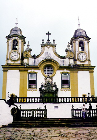 Completed in 1710 in Tiradentes, Igreja Matriz de Santo Antonio is the earliest example of Minas Baroque churches in Brazil.