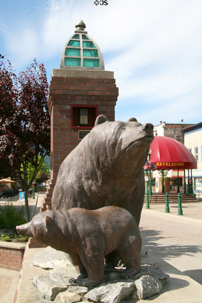 Statue of Grizzly Bears & Cub on MacKenzie Ave. Revelstoke, BC.
