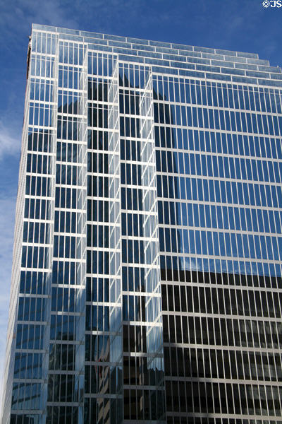 Commerce Place (1986) (21 floors) (400 Burrard St.). Vancouver, BC. Architect: Waisman Dewar Grout Carter.