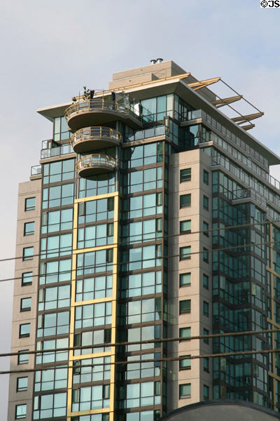 The Lions (1999) (31 floors) (1331 Alberni St.). Vancouver, BC. Architect: IBI Group.
