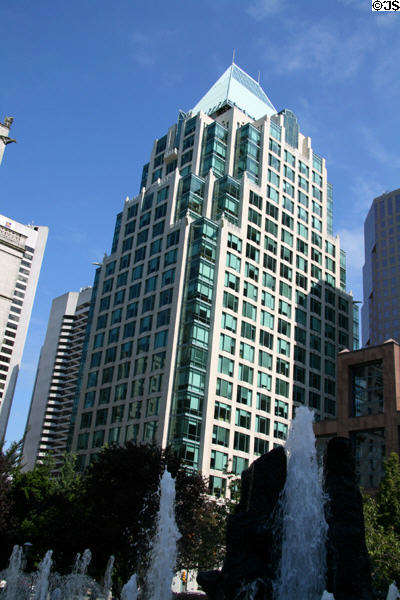 Cathedral Place (1991) (23 floors) (925 West Georgia St.). Vancouver, BC. Architect: Merrick Architecture.