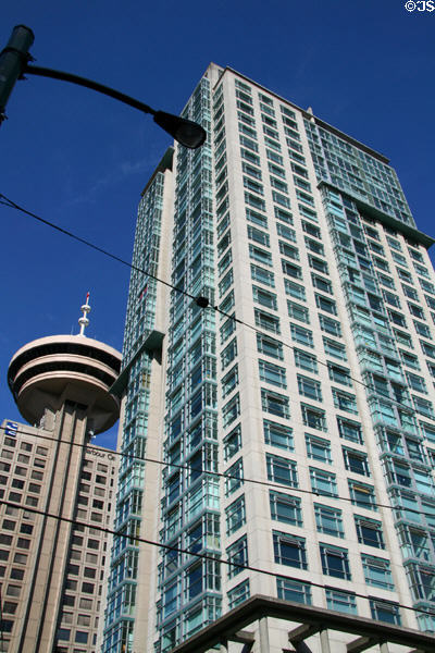 Residences at Conference Plaza (1996) (30 floors) (438 Seymour St.) with Harbour Centre. Vancouver, BC. Architect: Stantec Architecture.