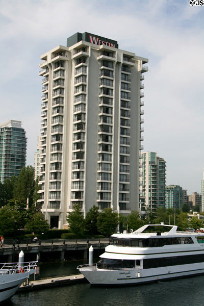 Westin Bayshore Tower (1968) (18 floors) (1601 Bayshore Drive). Vancouver, BC. Architect: Downs/Archambault & Partners.