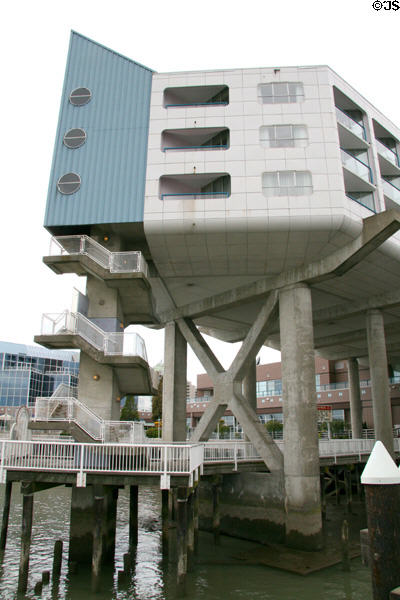Inn at Westminster Quay (1988) (11 floors) (900 Quayside Dr.). New Westminster, BC. Architect: Waisman Dewar Grout Carter.