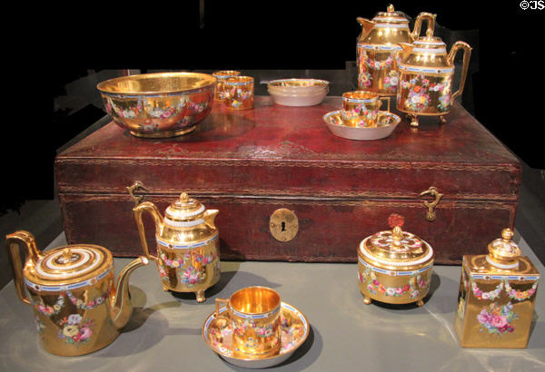 Porcelain tea & coffee service in original case (1788-99) by Vienna State Porcelain Manuf., Austria at Gardiner Museum. Toronto, ON.