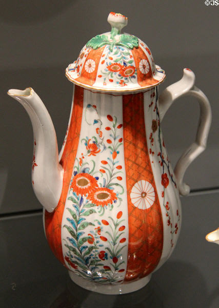 Steatitic (soapstone) coffee pot in Scarlet Japan pattern (c1770-5) by Worcester of England at Gardiner Museum. Toronto, ON.