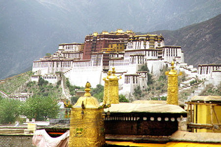 Potola Palace as seen from Jokhang Temple, Lhasa, Tibet. China.