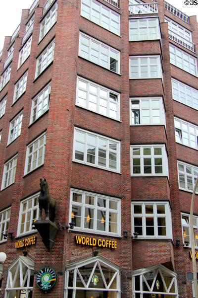 Thaliahof (1921-22) office building now apartments on Alstertor. Hamburg, Germany.