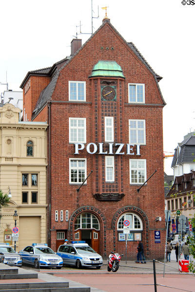 Brick Davidwache police station (1914), often seen in German television & movie productions, in St Pauli quarter, near Reeperbahn. Hamburg, Germany. Architect: Fritz Schumacher.