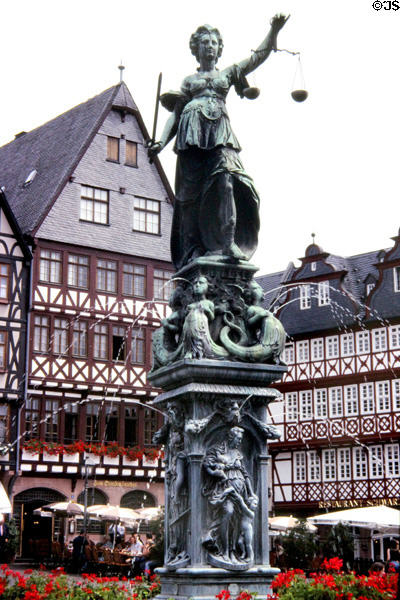 Justice Fountain (1610/1887) bronze sculpture, current version replacing original constructed in stone in Römer area. Frankfurt am Main, Germany. Architect: Johann Hocheisen/ Friedrich Schierholz.