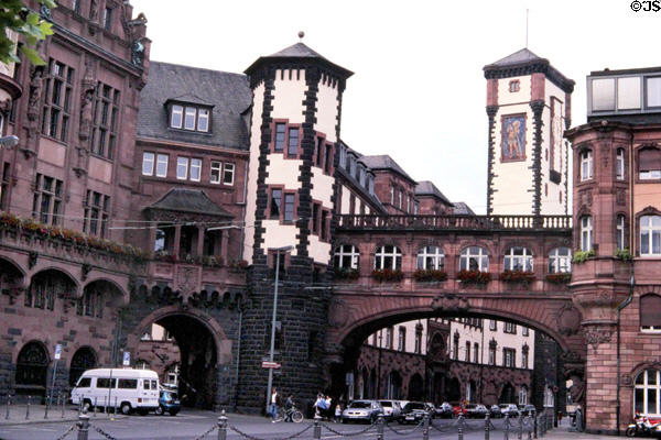 Kleiner Cohn & Langer Franz towers (1900-1908), built as part of city hall expansion, with Bridge of Sighs. Frankfurt am Main, Germany.