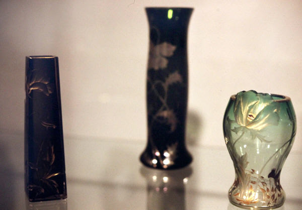 Early 20thC glass by Neuwelt (left & right) (1900-06) & Haida (center) (1905-10) from Poppy Art exhibit at Kreismuseum. Zons, Germany.