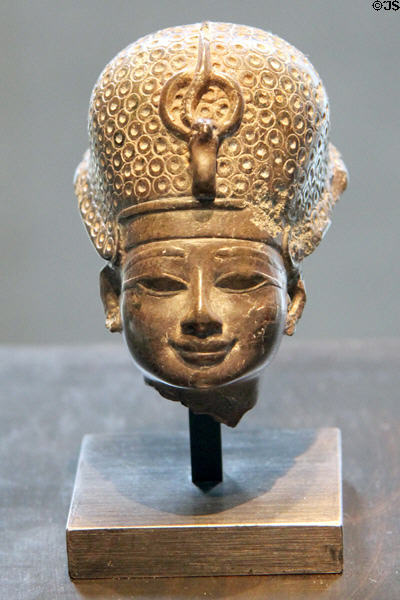 Head of statue of Thutmose IV with Blue Crown of steatite (18th Dynasty - c1380 BCE) from West Thebes at Museum Ägyptischer Kunst. Munich, Germany.
