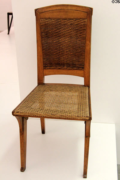 Chair (1903-4) by Henry van de Velde for Fritz Scheidemantel of Weimar at Pinakothek der Moderne. Munich, Germany.