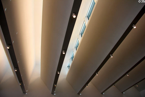 Ceiling lighting at Kunsthalle Weishaupt. Ulm, Germany.