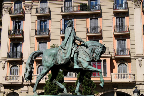 Monument of Ramón Berenguer III the Great (1880) by Joseph Llimona in Plaza de Ramón Berenguer. Barcelona, Spain.