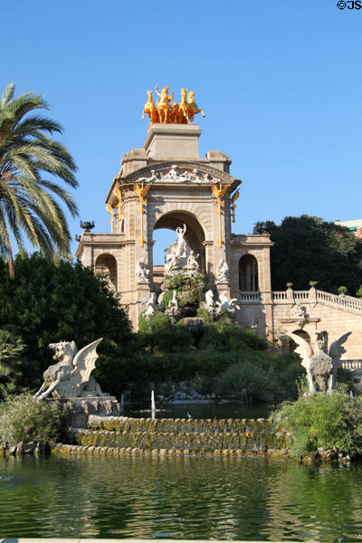 Golden Quadriga de l'Aurora statue atop Cascade fountain (1881) in Ciutadella Park. Barcelona, Spain.