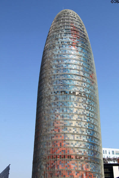 Torre Agbar (aka Torre Aigües de Barcelona) (2004) (33 floors) (Avinguda Diagonal 209-211). Barcelona, Spain. Architect: Ateliers Jean Nouvel.