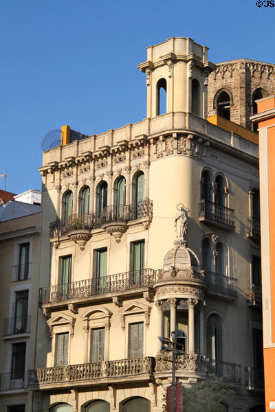Building (Plà de la Boqueria 1) with statue (1900) of Santa Eulàlia by Eduard Batiste Alentorn. Barcelona, Spain.