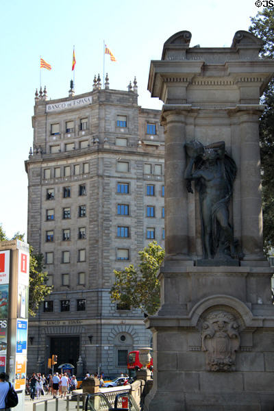 Banco de España with statue of Hercules (1928) by Antonio Parera Saurina at Plaça de Catalunya. Barcelona, Spain.