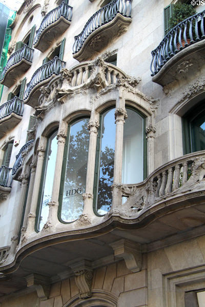 Casa Joan Comas (1907) (Passeig de Gràcia 74). Barcelona, Spain. Architect: Enric Sagnier i Villavecchia.