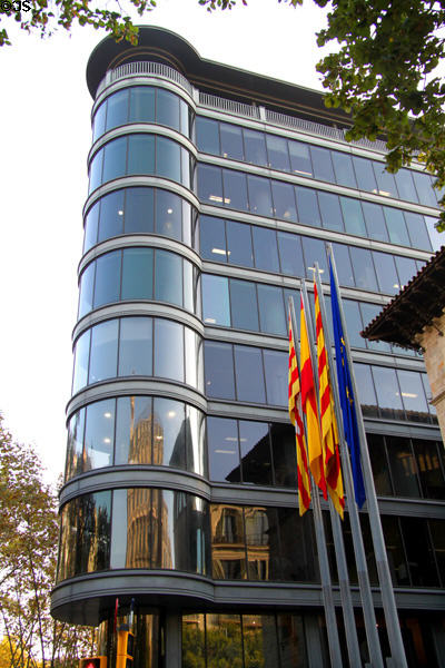 Diputació de Barcelona addition (1988) to Casa Serra. Barcelona, Spain. Architect: Federico Correa & Alfons Milà i Sagnier.