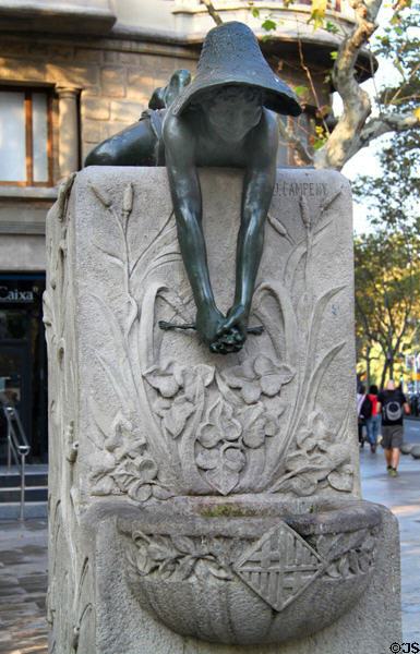 Statue (1912) of boy holding frog by Josep Campeny i Santamaria (Diagonal at Carrer Còrsega). Barcelona, Spain.