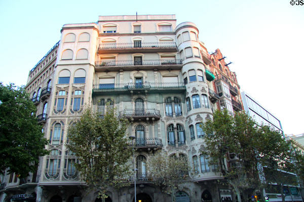 Casa Asunción Belloso facade (Rambla de Catalunya 74 & Valencia 239). Barcelona, Spain.