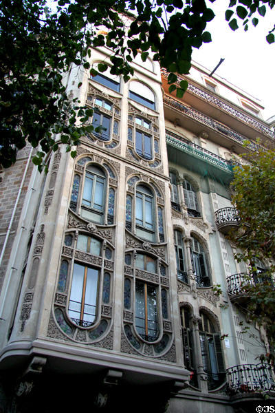 Casa Asunción Belloso (1909) (Rambla de Catalunya 74 & Valencia 239). Barcelona, Spain. Architect: Josep Domenech i Estapà.
