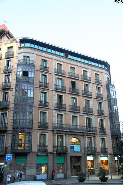 Eixample corner building (Balmes 59 at Aragon). Barcelona, Spain.