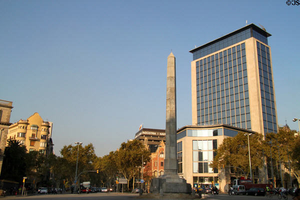 Deutsche Bank (1993) (19 floors) (Avinguda Diagonal 446) over odalisque on Plaça de Joan Carles I. Barcelona, Spain.
