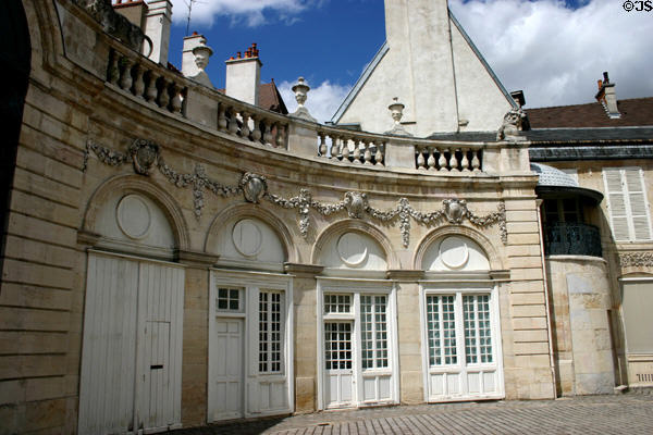 Semicircular courtyard (1690s) of Hotel Legouz de Gerland at 21 rue Vauban. Dijon, France.