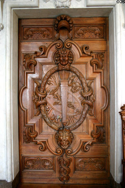 Carved door of entrance to François I gallery at Fontainbleau Palace. Fontainbleau, France.
