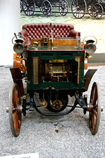 Panhard-Levassor (1894) open single-seat carriage, France; 20km/h (2 cylinders) in Schlumpf National Automobile Museum. Mulhouse, France.