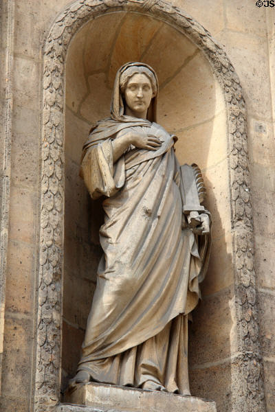 Statue of St Elizabeth of Hungary at Eglise Notre Dame de Pitie & St Elisabeth. Paris, France.
