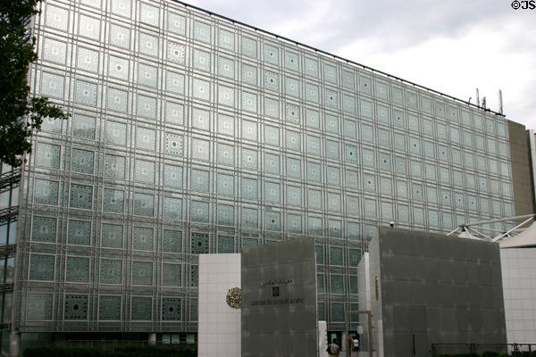 Arab World Institute (Institut du monde arabe) (1987). Paris, France. Architect: Architecture-Studio + Jean Nouvel.