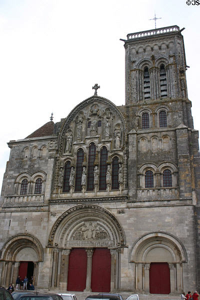 Romanesque facade (c1150) with Gothic gable (13thC) on Basilique Ste-Madeleine. Vézelay, France. Style: Romanesque-Gothic.