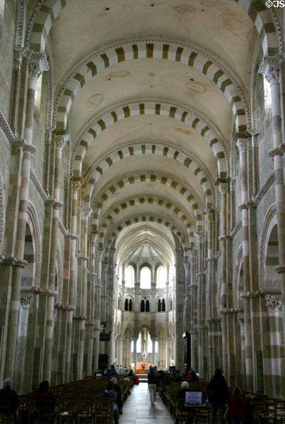 Basilique Ste-Madeleine (1215) (UNESCO) start of a route to Santiago de Compostella was founded by St Bernard. Vézelay, France. Style: Romanesque-Gothic.