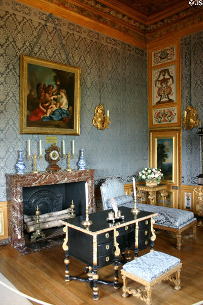 Blue sitting room in Vaux-le-Vicomte chateau. Melun, France.