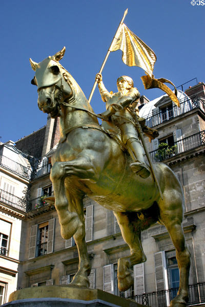 Jeanne D'Arc statue (1874) by Emmanuel Frémiet at Place des Pyramides. Paris, France.