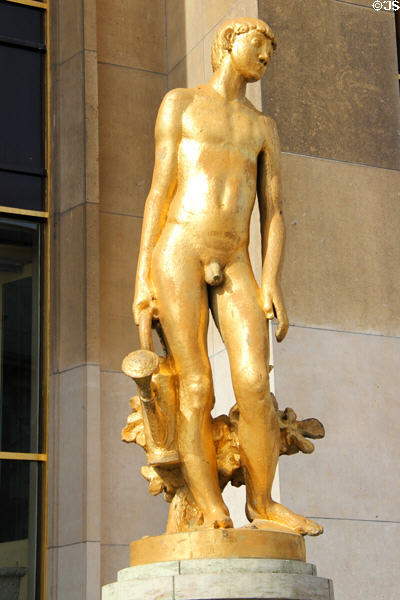 Les Jardins sculpture (1937) by Robert Couturier at Palais de Chaillot. Paris, France.