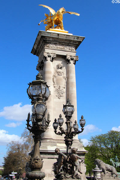 Fame of Arts restraining Pegasus sculpture (1900) by Emmanuel Frémiet on Pont Alexandre III. Paris, France.