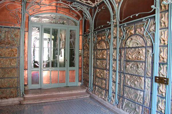 Entrance corridor at Castel Béranger Hector Guimard (1895-8) (12-14 rue Jean-de-La-Fontaine). Paris, France. Architect: Hector Guimard.
