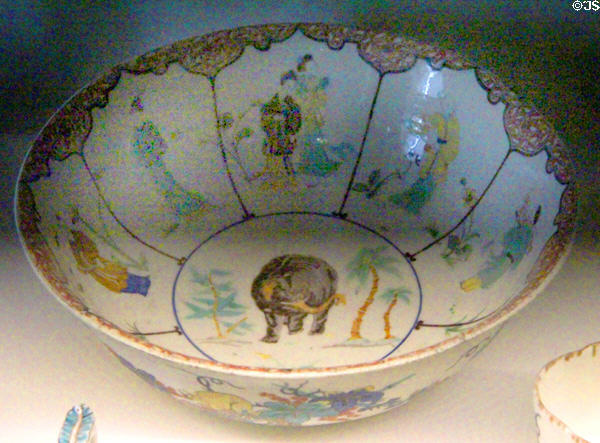 Porcelain bowl with oriental décor (1720-30) made by Manuf. Saint-Cloud of Paris at Museum of Decorative Arts. Paris, France.