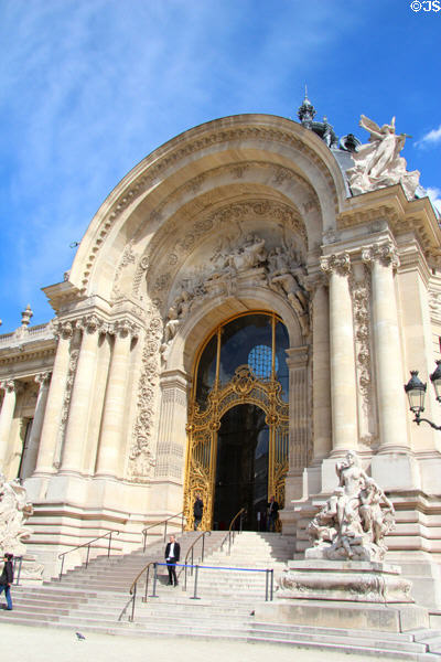 Entrance arch of Petit Palace Museum (1900). Paris, France.